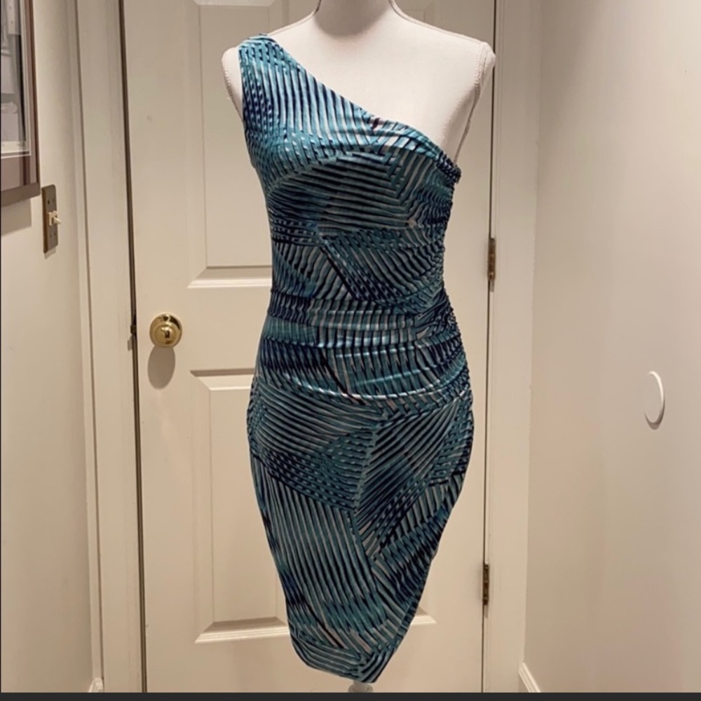 Diane von Furstenberg fabulous one shoulder dress. Sexy sexy